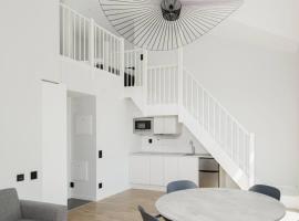 All in one Loft with Balcony and Free parking，位于利丁厄的酒店