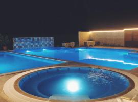 Laguna House next to Pool at Bazaleti Lake，位于Bazalet'i的酒店