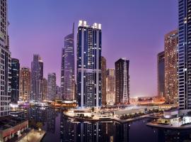 迪拜朱美拉湖塔楼瑞享酒店，位于迪拜阿勒马克图姆国际机场 - DWC附近的酒店