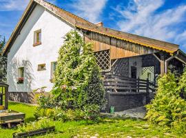 4 Bedroom Cozy Home In Lidzbark Warminski，位于瓦尔米亚地区利兹巴克的乡村别墅