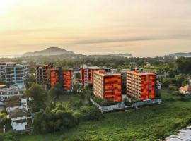 Naiharn Pearl Condo Hotel by VillaCarte，位于奈汉海滩的酒店