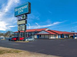 Rodeway Inn Broken Bow-Hochatown，位于布罗肯鲍的宾馆