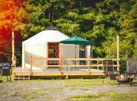 Eco Friendly Glamping Yurt In Roan Mountain Tn，位于Roan Mountain的豪华帐篷营地