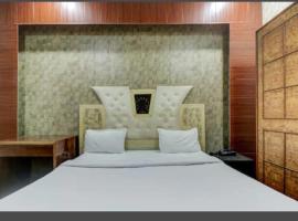 HOTEL Royal Plaza，位于钱德加尔的酒店