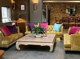 Pettifers Freehouse Hotel