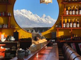 丽江雪山奔鼓酒店（束河古镇店），位于丽江的酒店
