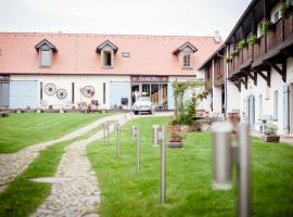 博兹欧考健康酒店，位于Malé Chrášťany的酒店