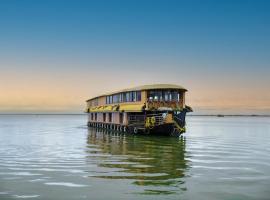 JCT Houseboat，位于阿勒皮的船屋