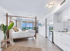 Three A Airlie Seaviews, Pool, Private Spa，位于埃尔利海滩的带按摩浴缸的酒店