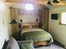 The Hut in the Orchard @ Yorecroft