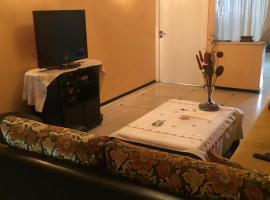 Room in Guest room - Property located in a quiet area close to the train station and town，位于卡萨布兰卡的住宿加早餐旅馆