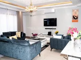 Lusaka Luxe - Your Private Oasis Awaits in the Heart of Zambia