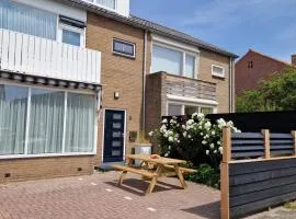 Spacious holiday home within walking distance of the North Sea beach in De Koog