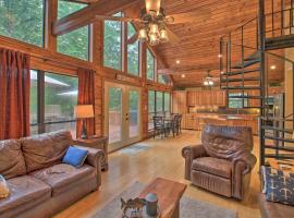 Waterfront Lake Dardanelle Home with Dock and Fire Pit，位于Scranton的酒店