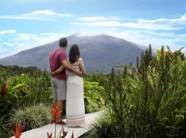 Colinas del Miravalles Hotel & Hot Springs，位于Guayabos米拉瓦列斯火山附近的酒店
