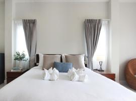 The Langstan Suites，位于奈汉海滩的低价酒店