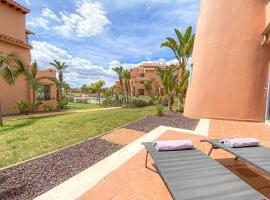 Superb luxurious groundfloor 1 bedroom app on Mar Menor golf resort，位于托雷帕切科的公寓