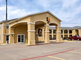 Super 8 by Wyndham Forney/East Dallas，位于Forney的酒店