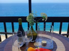 Very romantic seaview appartment with warm pool，位于帕塔拉瓦卡的酒店