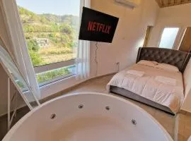 Aprosmeno Jacuzzi House 4