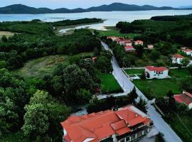 奥迪思雅斯公寓，位于Kalyvia的酒店