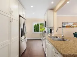 LOVELY 3 bedroom PORT MOODY spacious home 6 people free parking