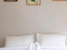 Yamee Homestay Cafe，位于Ban Pha Mi的酒店