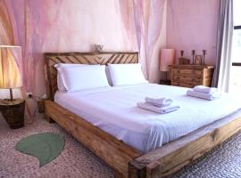 Boutique Hostal La Curandera de Salinas，位于伊维萨镇塞萨利内斯自然保护区附近的酒店