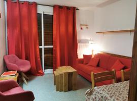 Joli studio terrasse face aux pistes，位于Superdevoluy的酒店