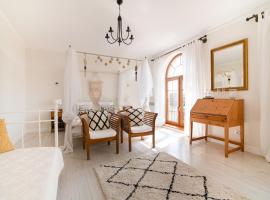 HOTEL LEMONIADA，位于Lućmierz的酒店