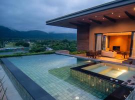 Khaoyai Luxury Pool Penthouse at ATTA，位于Pak Chong的度假短租房