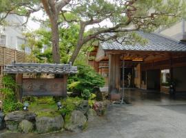 金城楼日式旅馆，位于金泽宇多须神社附近的酒店