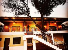 Forest Sunrise Villa 3BHK，位于马哈巴莱斯赫瓦尔的酒店