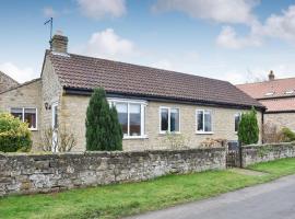 Stonehaven Cottage，位于West Tanfield的带停车场的酒店