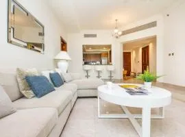 Bespoke Holiday Homes - Palm Jumeirah- 2 Bedroom Beach & Pool Access, South Residence