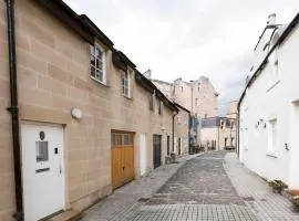 Pass the Keys Beautiful Unique 3Bed Mews Cottage House