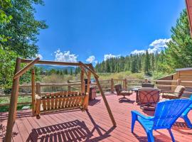 Lakefront Breckenridge Cabin with Deck and Pool Access，位于布雷肯里奇的滑雪度假村