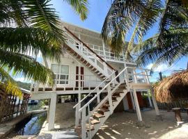 Ocean Breeze Villa Rentals，位于Oak Ridge的酒店