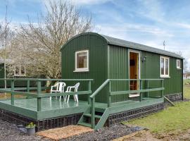 Shepherds Hut 1 At Laddingford - Uk32531，位于Yalding的带停车场的酒店