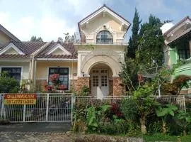 Villa kota bunga 3 kamar full Wifi bersih rapi