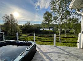 Villa Arktika porealtaallinen mökki Nuorgamissa Tenojoen ja tunturien vieressä，位于Nuorgam的带泳池的酒店