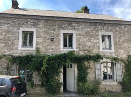 Cottage du Samson - Homestay，位于Mozet 的酒店