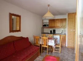 Appartement cosy, 5 pers, centre village, proche pistes, balcon, parking, WIFI, draps inclus - FR-1-508-52