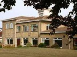 Newport Towers Hotel，位于伯克利的酒店