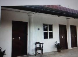 OYO Home 90550 Hne Homestay，位于Kampong Pengkalan Nyireh的酒店