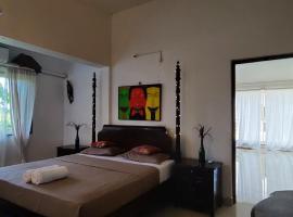 J-House, spacious apartments with balconies, Thalassa 1min away，位于西奥利姆Chapora River附近的酒店