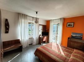 Campo base hotel bar rist，位于Candia Canavese的酒店