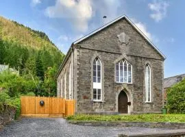 Finest Retreats - Luxury Converted Chapel with Hot Tub & Games Room