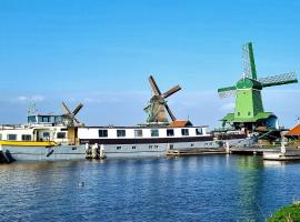 Unique Hotelboat botel Lena Maria，位于阿姆斯特丹的船屋