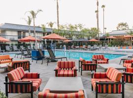 棕榈树花园酒店，位于千橡市加利福尼亚路德大学附近的酒店